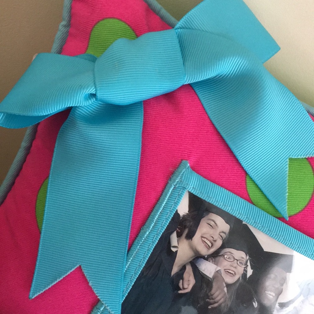 🆕👩‍🎓mud pie Graduate “Class Photo Pillow” - Picture 6 of 8